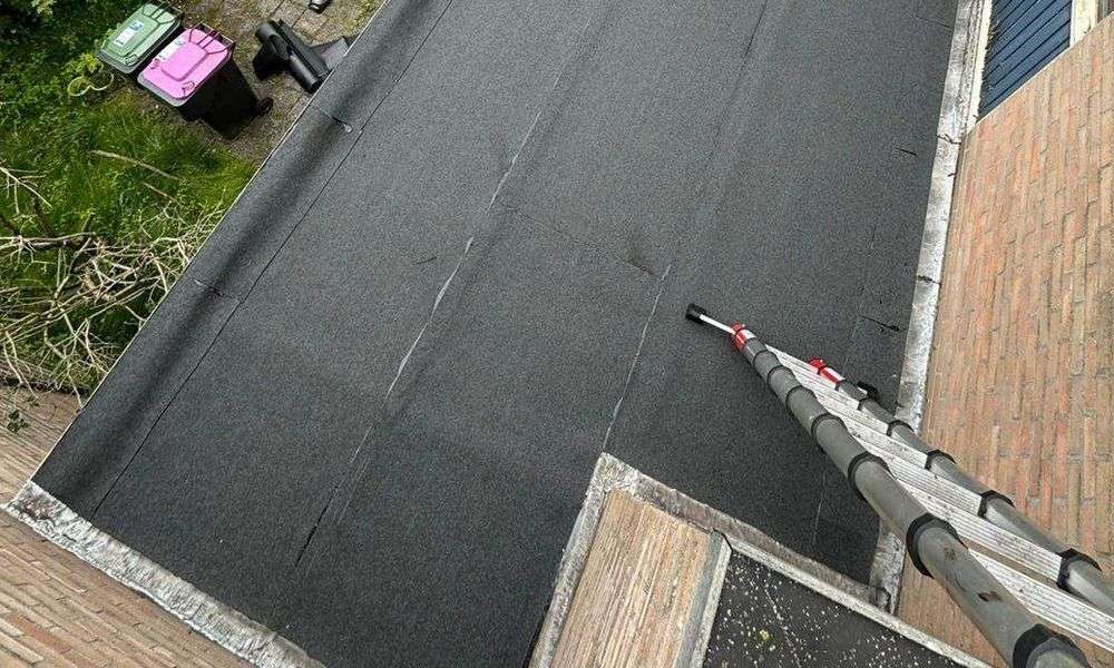 Plat dak geplaatst door dakdekker in Naarden